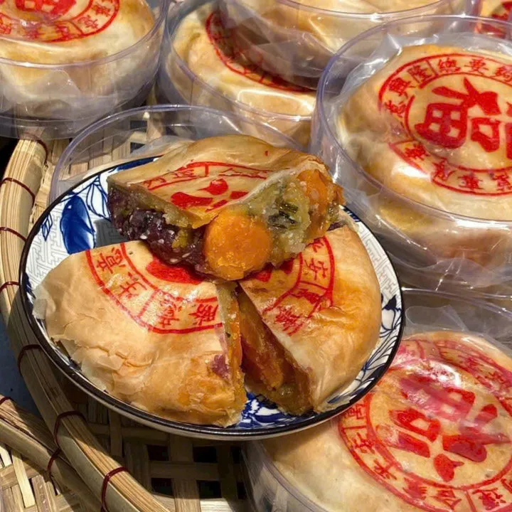 Alternative view of Bánh Pía Đậu Xanh Khoai Môn Mỡ Hành - Ngon Như Mơ 600g - Winnie House