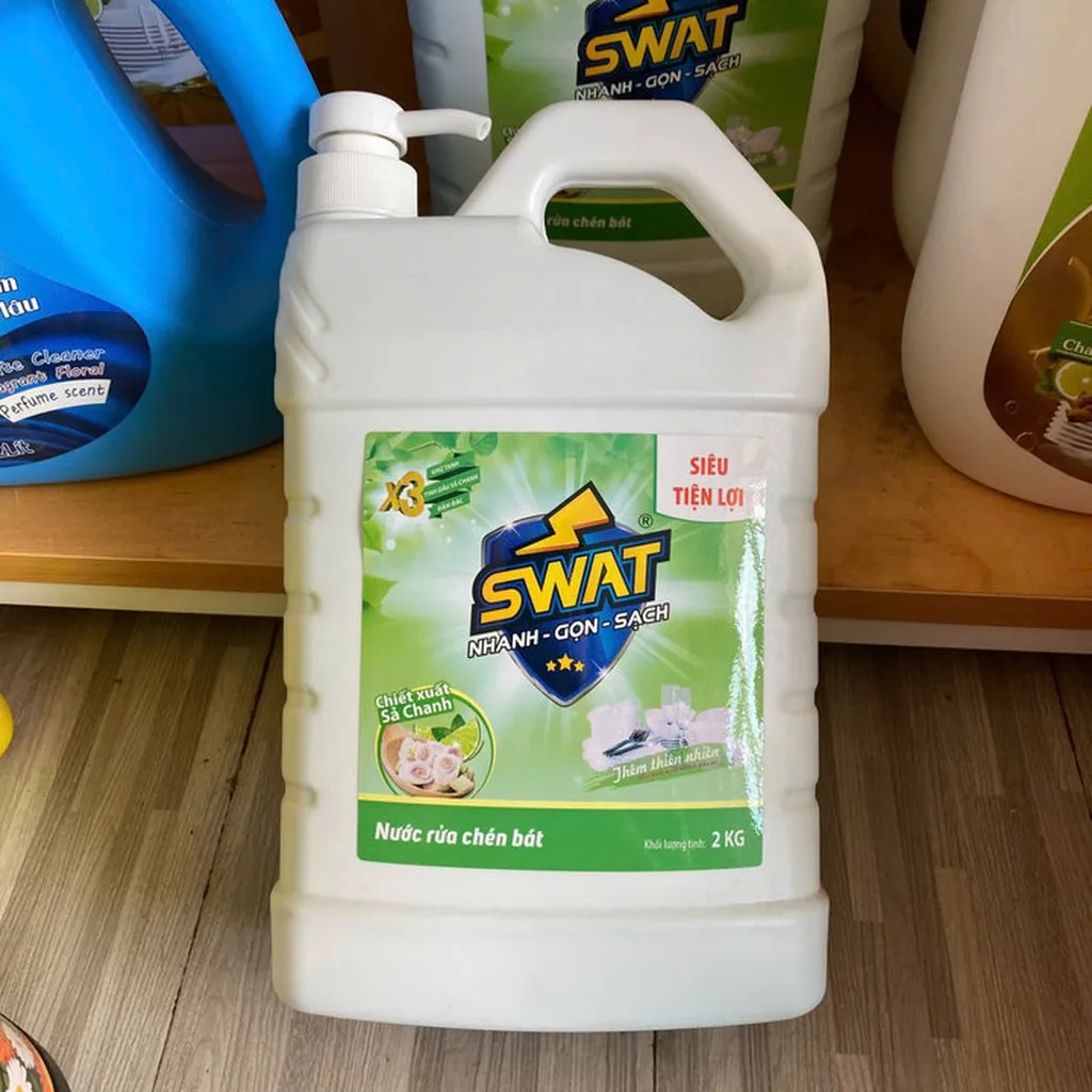 Nước Rửa Chén Swat Nhanh Gọn Sạch Hương Sả Chanh Can 2kg Có Vòi Xịt Tiện Lợi L047 - Lady's Passion