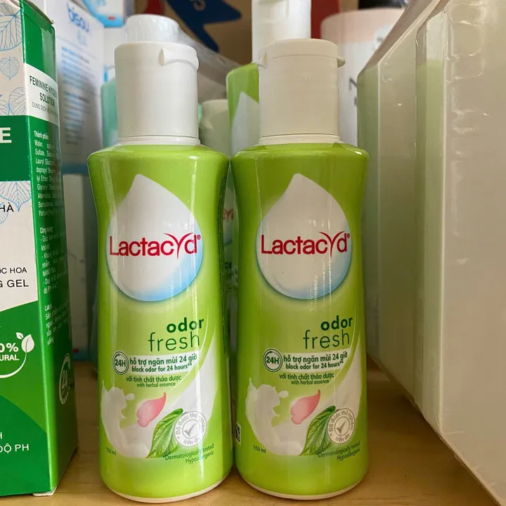 Dung Dịch Vệ Sinh Phụ Nữ Lactacyd Lá Trầu Không Và Nước Hoa Hồng Chai 150ml L050 - Lady's Passion