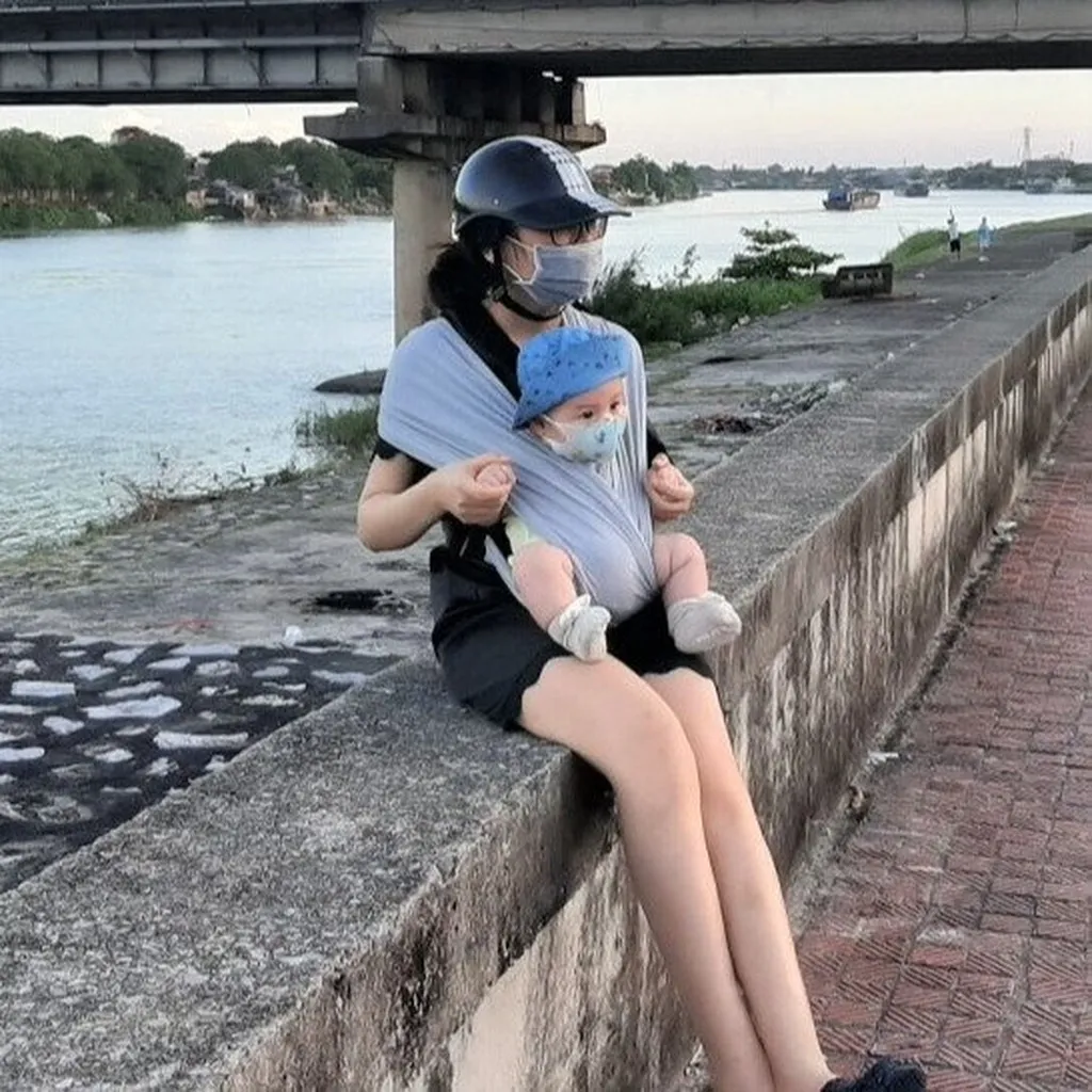 Alternative view of Địu Vải Màu Grey Dòng Flex Và Flex Plus Dưới 75kg Cho Bé Từ 0-24 Tháng Tuổi - Địu Vải Cao Cấp Embé Sling