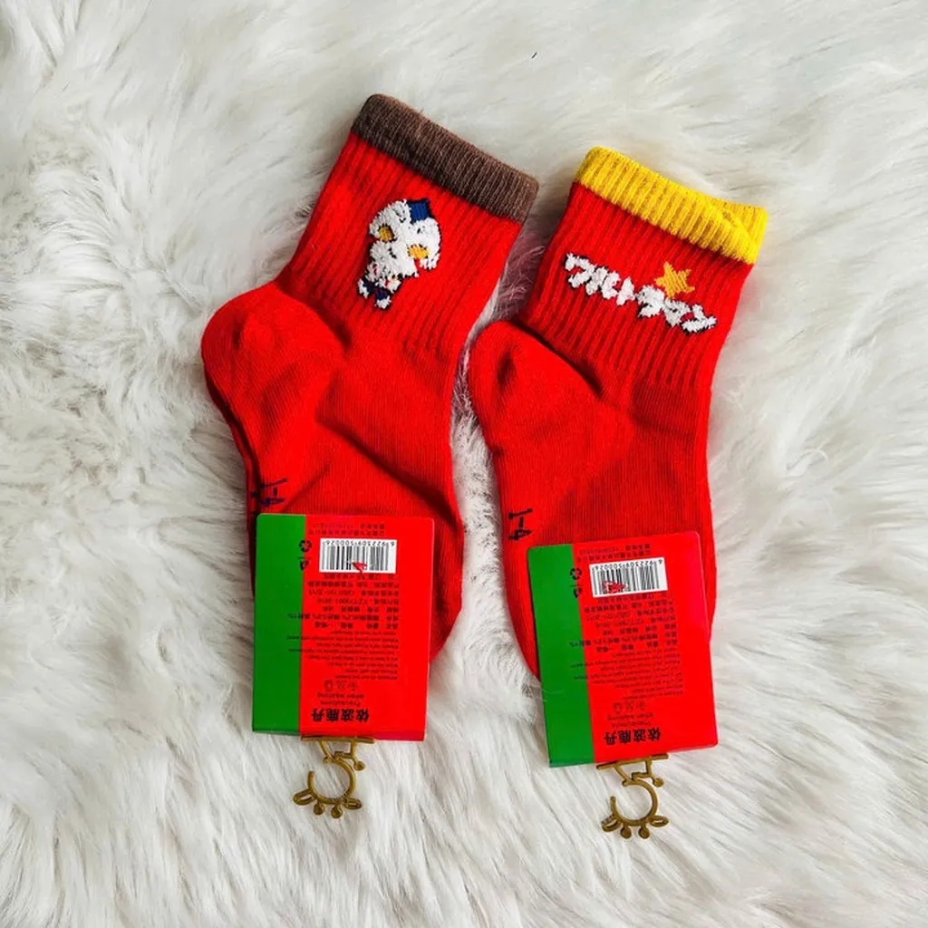 Alternative view of Set 5 Đôi Tất Trẻ Em Đỏ Hot Trend Size Từ 1-8 Tuổi Cho Trẻ Em