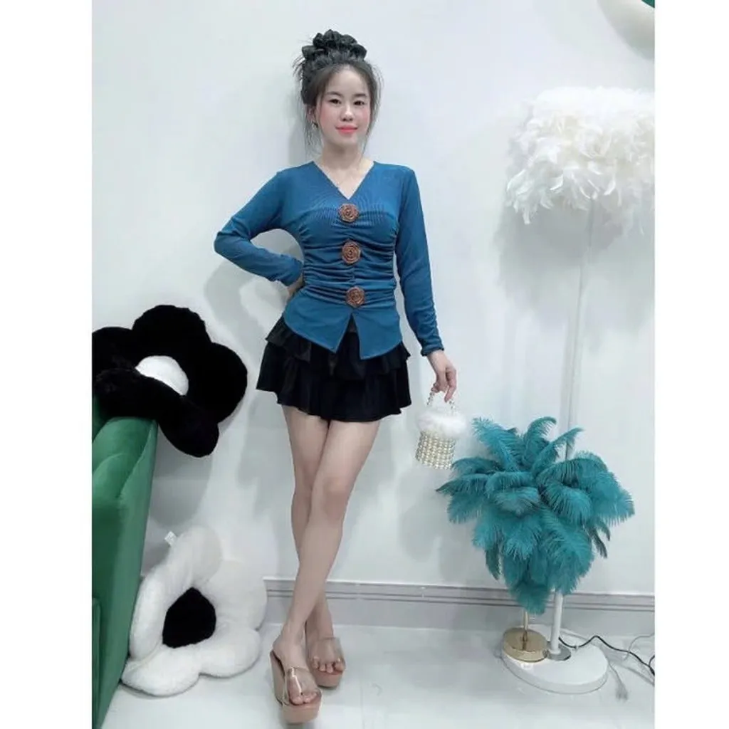 Alternative view of Áo Thun Tay Dài Đính 3 Bông Thời Trang Siêu Xinh Gk - Be Yourself