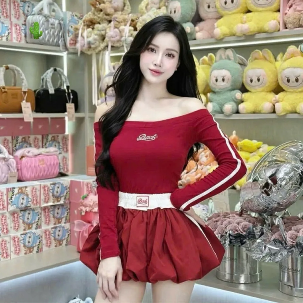 Set Áo Bẹt Vai Kèm Quần Bí Chạy Sọc Đính Logo - Lê Phương Boutique