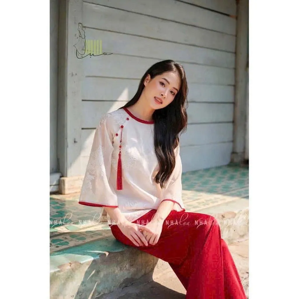 Alternative view of Set Đồ Nữ Áo Gấm Thêu Hạc Cổ Tròn Phối Quần Tuyết Nhung Tp10 - Golden Dream