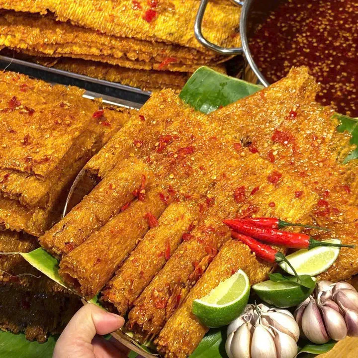 Khô Mực Mắm Tỏi Siêu Cay: Mồi Nhậu Siêu Bén, Ăn Vặt Siêu Đã 250g - Winnie House