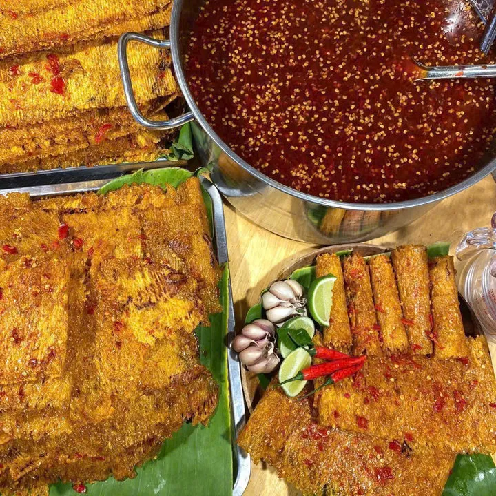 Alternative view of Khô Mực Mắm Tỏi Siêu Cay: Mồi Nhậu Siêu Bén, Ăn Vặt Siêu Đã 250g - Winnie House