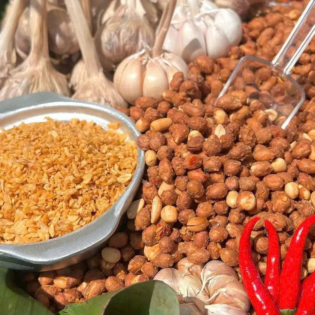 Đậu Phộng Tỏi Ớt: Mồi Nhậu Quốc Dân, Ăn Là Ghiền 500g - Winnie House