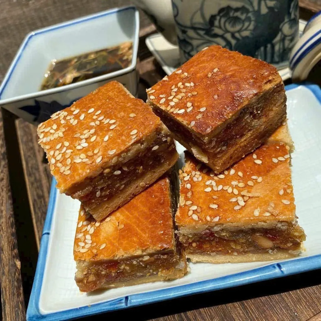 Alternative view of Bánh Xà Lam Nguyệt Quế: Trải Nghiệm Khó Quên 450g - Winnie House