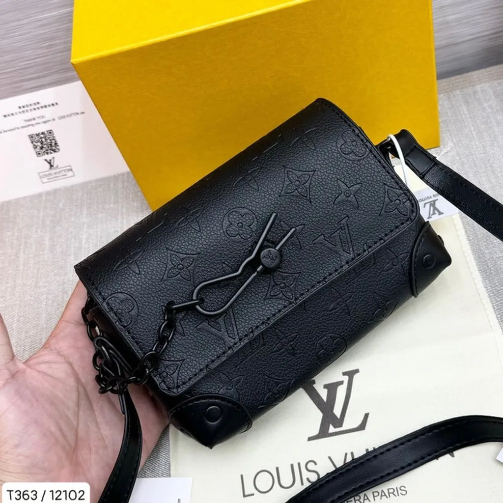 Túi Đeo Chéo Da Nam Nữ Lv,họa Tiết Lv In Chìm Màu Đen, Hàng Full Box, Sổ, Hóa Đơn. Phong Cách Hàn Quốc, Quai Chéo