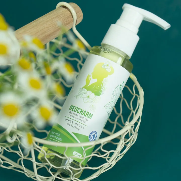 Dung Dịch Vệ Sinh Phụ Nữ Trầu Không Neocharm Dạng Gel Rửa Phụ Khoa Làm Sạch, Khử Mùi 100ml