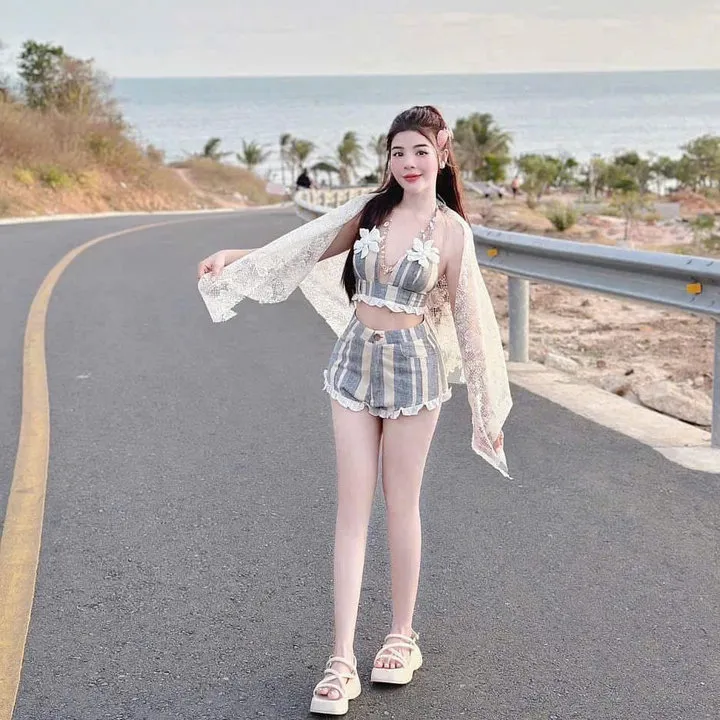 Alternative view of Set Bikini 3 Món Mặc Đi Biển Kaki Sọc , Bra Đính Hoa , Kèm Khăn Siêu Xinh