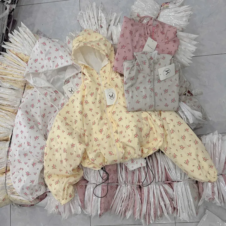 Áo Khoác Dù Gió Nhăn Nữ Crotop Có Nón Họa Tiết Hoa Nhí - Htm Fashion